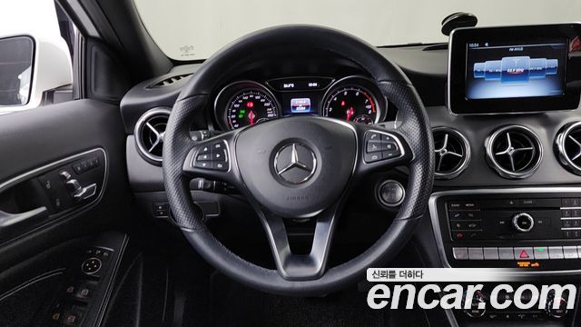 Mercedes-Benz GLA-Class GLA250 4MATIC