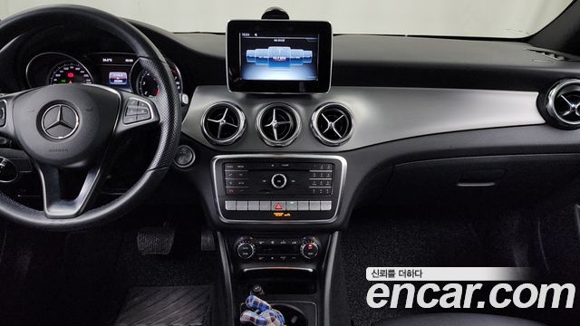 Mercedes-Benz GLA-Class GLA250 4MATIC