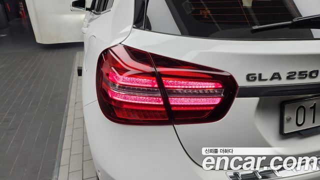 Mercedes-Benz GLA-Class GLA250 4MATIC
