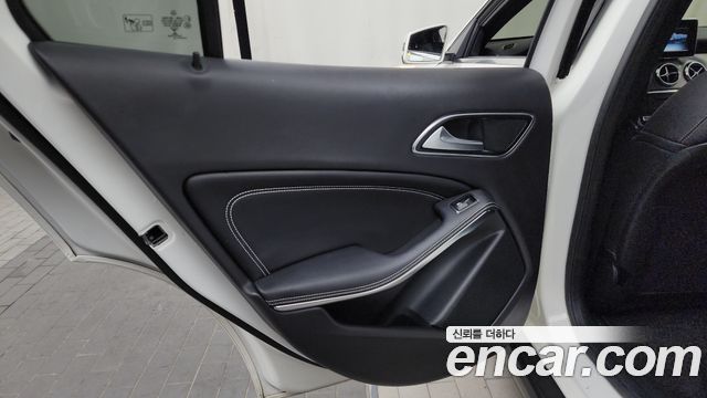 Mercedes-Benz GLA-Class GLA250 4MATIC