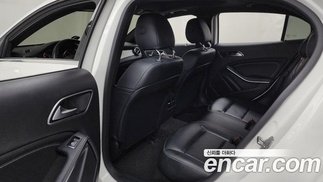 Mercedes-Benz GLA-Class GLA250 4MATIC
