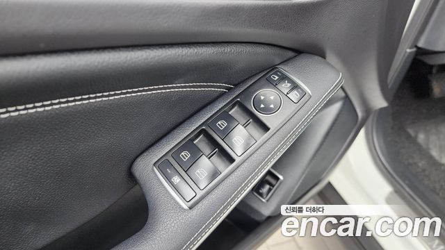 Mercedes-Benz GLA-Class GLA250 4MATIC