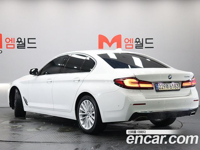 BMW 5-Series 520i Luxury