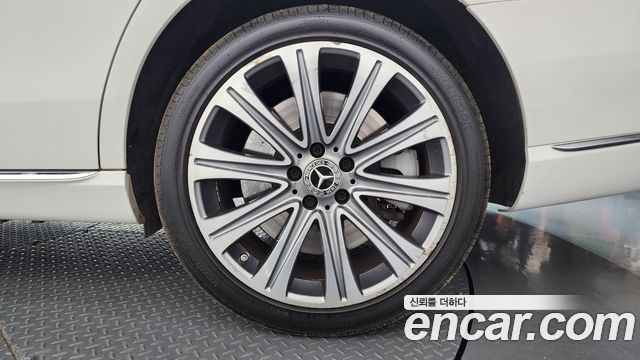 Mercedes-Benz E-Class E400 4MATIC Exclusive