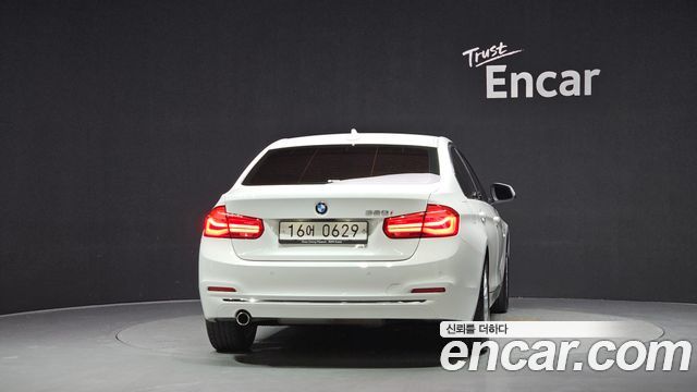 BMW 3-Series 320i Luxury