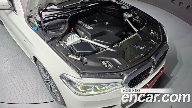 BMW 5-Series 530i xDrive M Sport Package Plus
