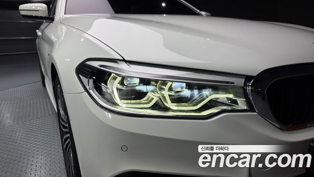 BMW 5-Series 530i xDrive M Sport Package Plus