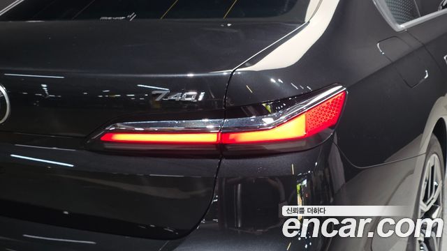 BMW 7-Series 740i xDrive M Sport