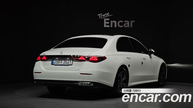Mercedes-Benz E-Class E200 Avantgarde