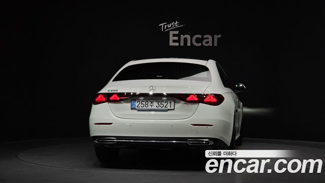 Mercedes-Benz E-Class E200 Avantgarde