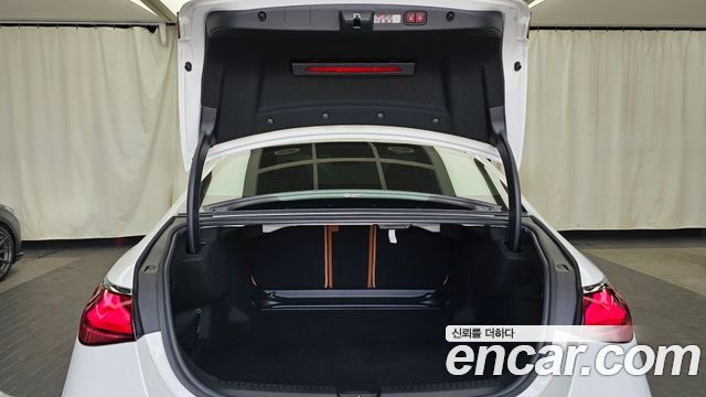 Mercedes-Benz E-Class E200 Avantgarde