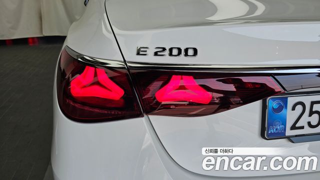 Mercedes-Benz E-Class E200 Avantgarde