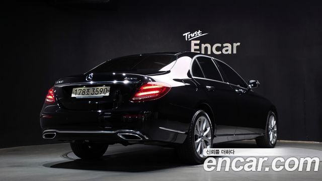Mercedes-Benz E-Class E300 4MATIC Exclusive