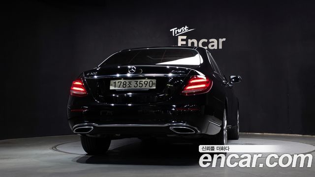 Mercedes-Benz E-Class E300 4MATIC Exclusive