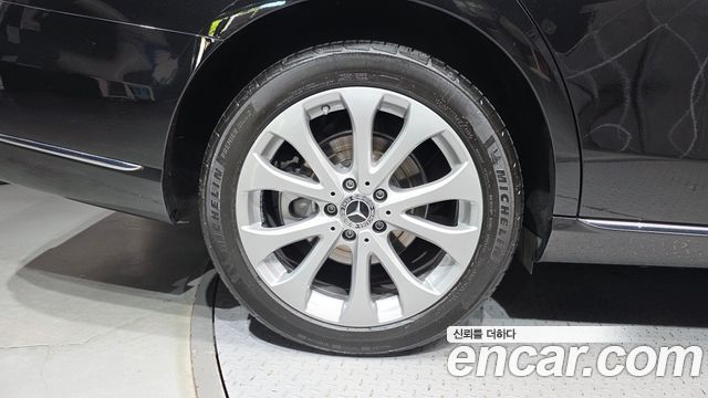 Mercedes-Benz E-Class E300 4MATIC Exclusive