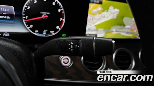 Mercedes-Benz E-Class E300 4MATIC Exclusive