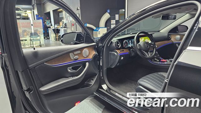 Mercedes-Benz E-Class E300 4MATIC Exclusive
