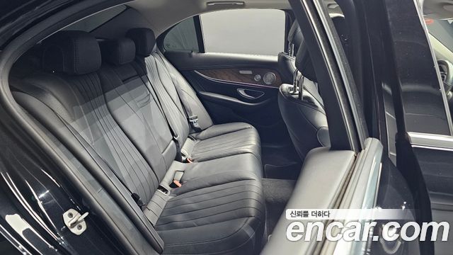 Mercedes-Benz E-Class E300 4MATIC Exclusive