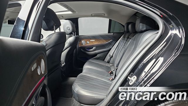 Mercedes-Benz E-Class E300 4MATIC Exclusive