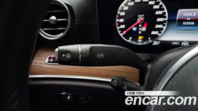 Mercedes-Benz E-Class E300 4MATIC Exclusive