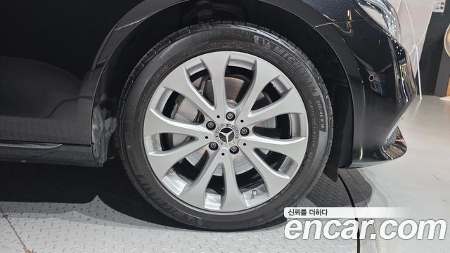 Mercedes-Benz E-Class E300 4MATIC Exclusive