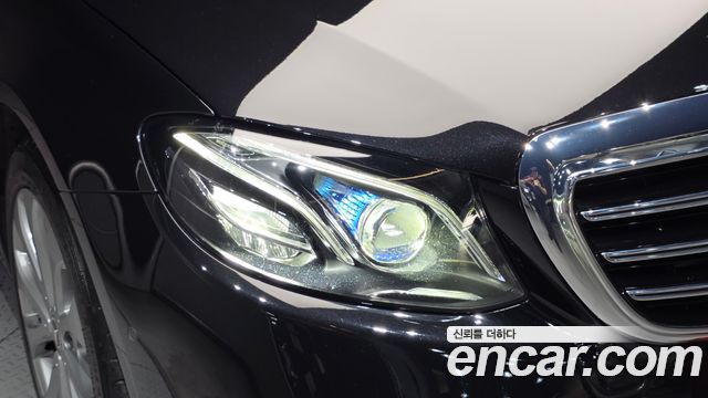 Mercedes-Benz E-Class E300 4MATIC Exclusive
