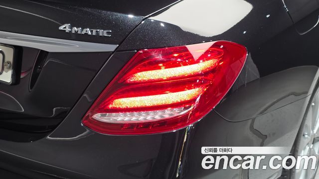 Mercedes-Benz E-Class E300 4MATIC Exclusive