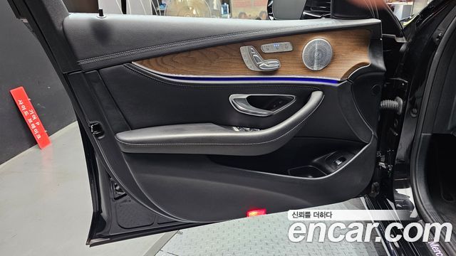 Mercedes-Benz E-Class E300 4MATIC Exclusive
