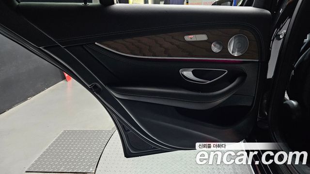Mercedes-Benz E-Class E300 4MATIC Exclusive
