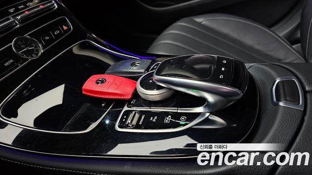 Mercedes-Benz E-Class E300 4MATIC Exclusive
