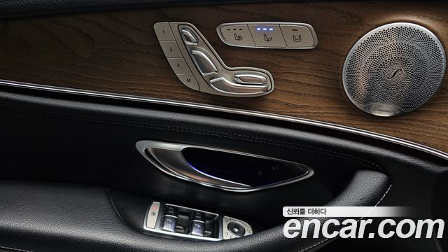 Mercedes-Benz E-Class E300 4MATIC Exclusive