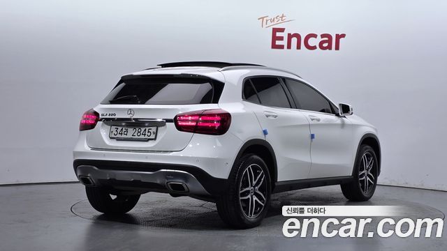 Mercedes-Benz GLA-Class GLA220 Premium