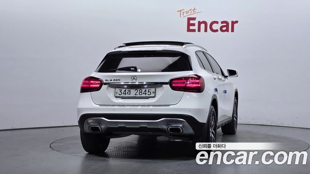 Mercedes-Benz GLA-Class GLA220 Premium