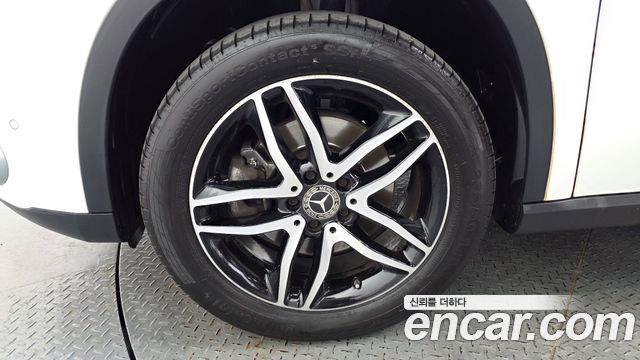Mercedes-Benz GLA-Class GLA220 Premium