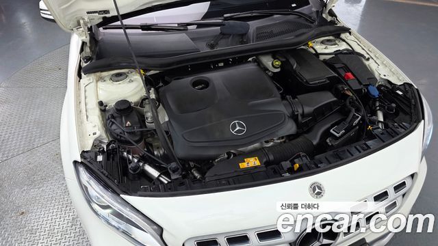 Mercedes-Benz GLA-Class GLA220 Premium