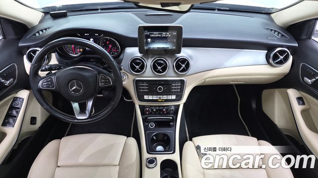 Mercedes-Benz GLA-Class GLA220 Premium