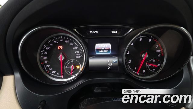 Mercedes-Benz GLA-Class GLA220 Premium