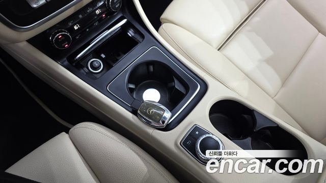 Mercedes-Benz GLA-Class GLA220 Premium