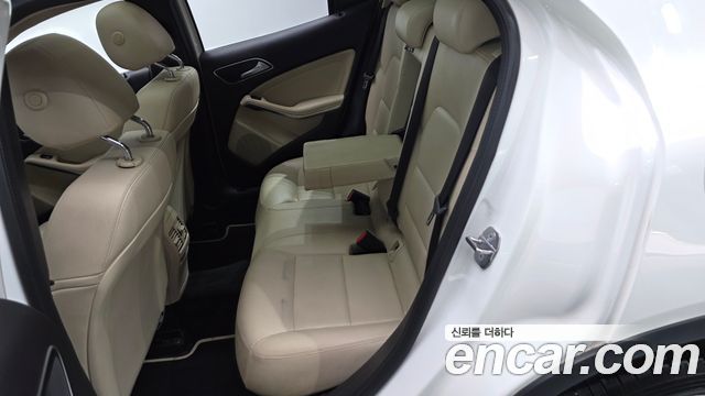 Mercedes-Benz GLA-Class GLA220 Premium