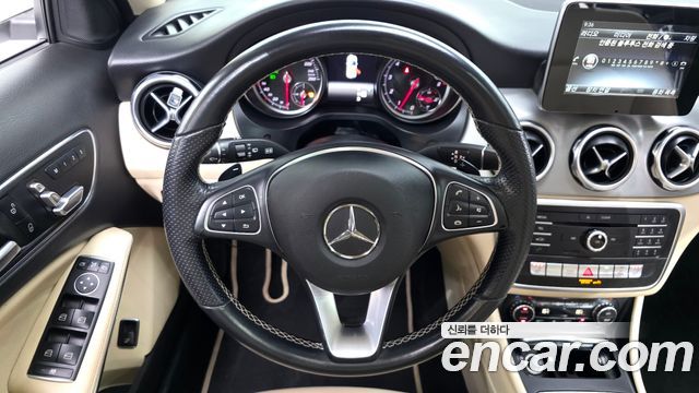 Mercedes-Benz GLA-Class GLA220 Premium