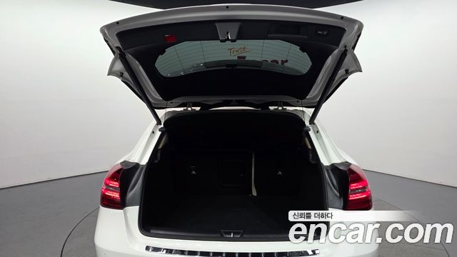 Mercedes-Benz GLA-Class GLA220 Premium