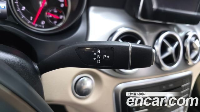 Mercedes-Benz GLA-Class GLA220 Premium