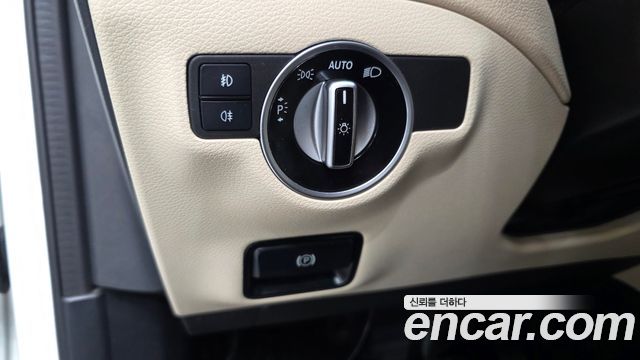 Mercedes-Benz GLA-Class GLA220 Premium