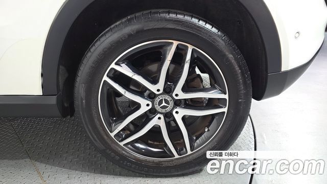 Mercedes-Benz GLA-Class GLA220 Premium