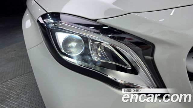 Mercedes-Benz GLA-Class GLA220 Premium