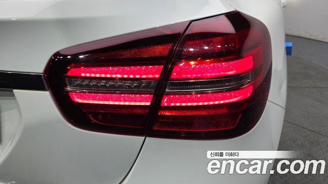 Mercedes-Benz GLA-Class GLA220 Premium