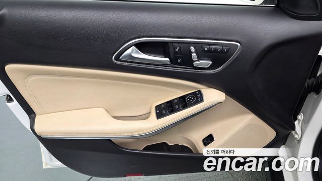 Mercedes-Benz GLA-Class GLA220 Premium