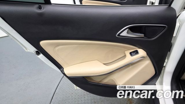 Mercedes-Benz GLA-Class GLA220 Premium