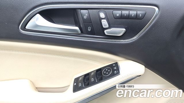 Mercedes-Benz GLA-Class GLA220 Premium