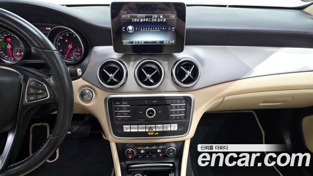 Mercedes-Benz GLA-Class GLA220 Premium